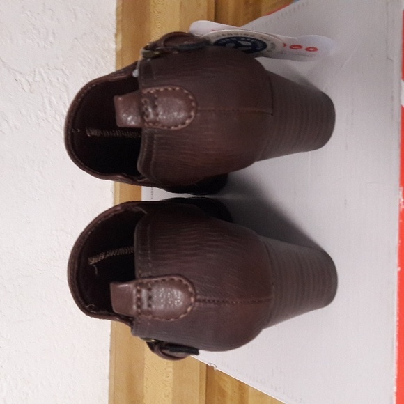 NWT "Baretraps" Reeve Woman's Shoe Size 5 1/2M - Picture 4 of 7